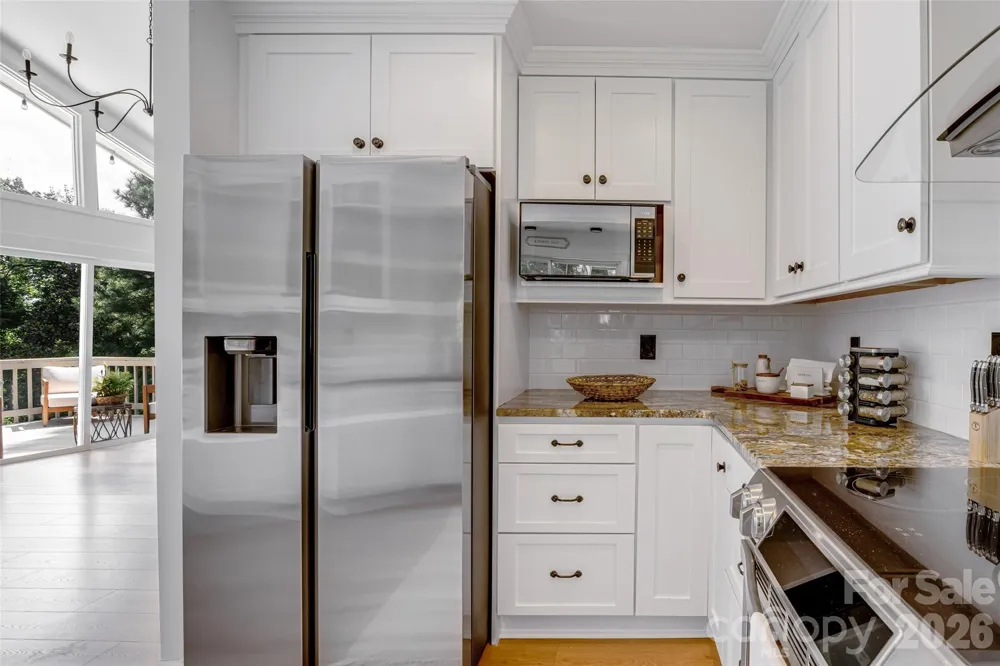 336 Sky Lake Drive Hendersonville, NC 28739