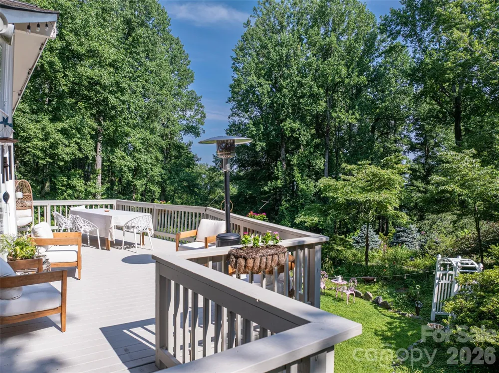 336 Sky Lake Drive Hendersonville, NC 28739