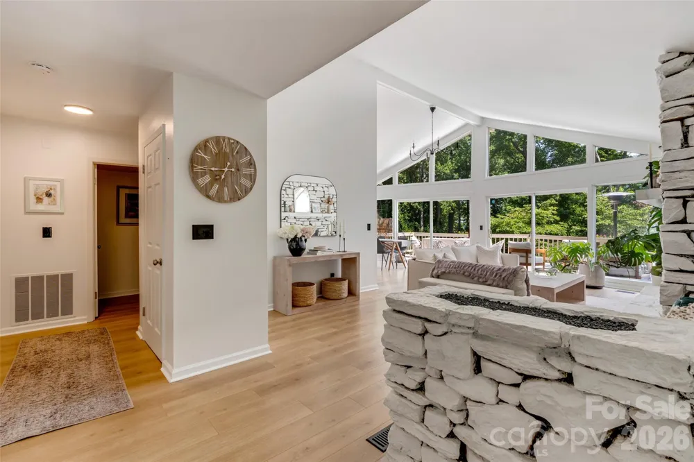336 Sky Lake Drive Hendersonville, NC 28739