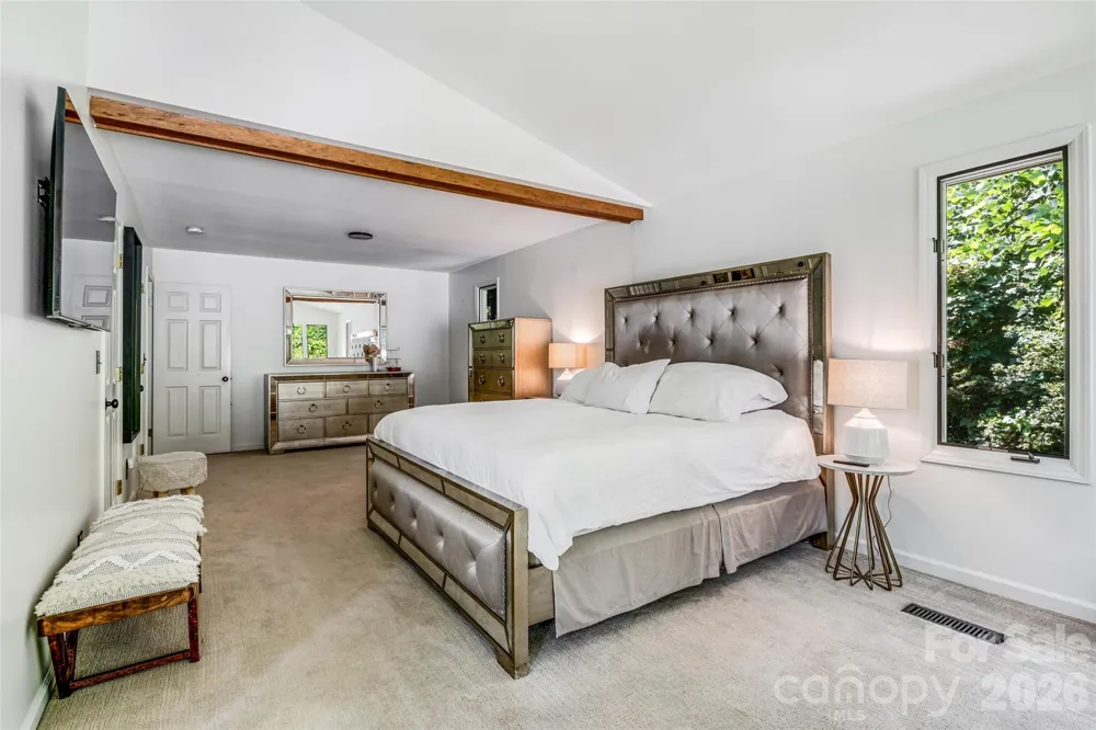 336 Sky Lake Drive Hendersonville, NC 28739