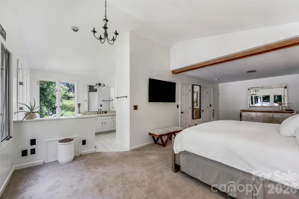 336 Sky Lake Drive Hendersonville, NC 28739
