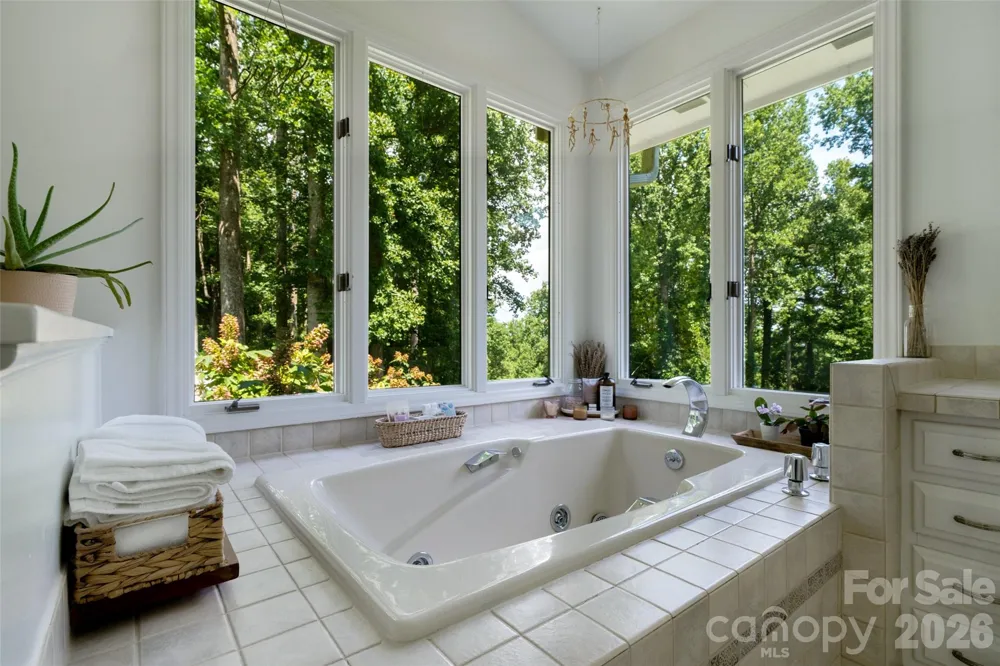 336 Sky Lake Drive Hendersonville, NC 28739