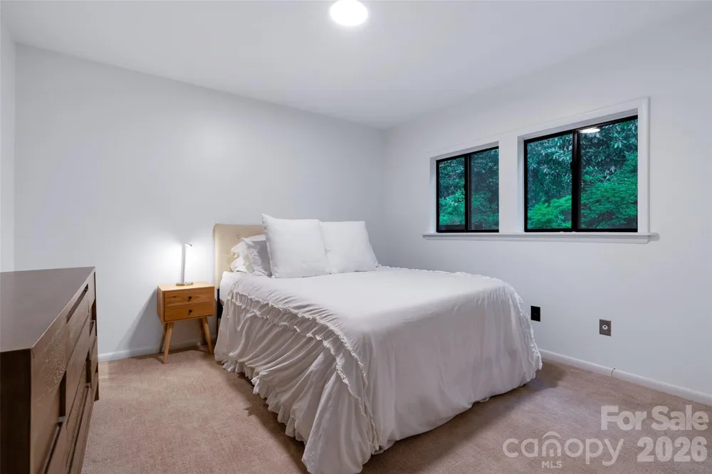 336 Sky Lake Drive Hendersonville, NC 28739