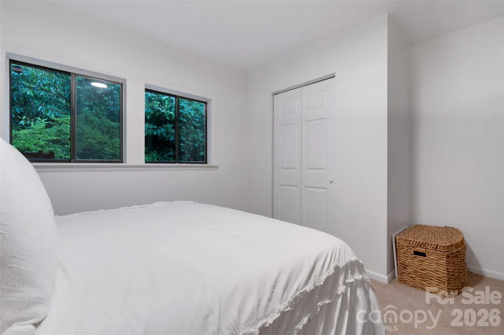 336 Sky Lake Drive Hendersonville, NC 28739