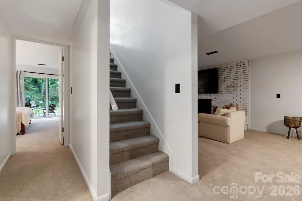 336 Sky Lake Drive Hendersonville, NC 28739