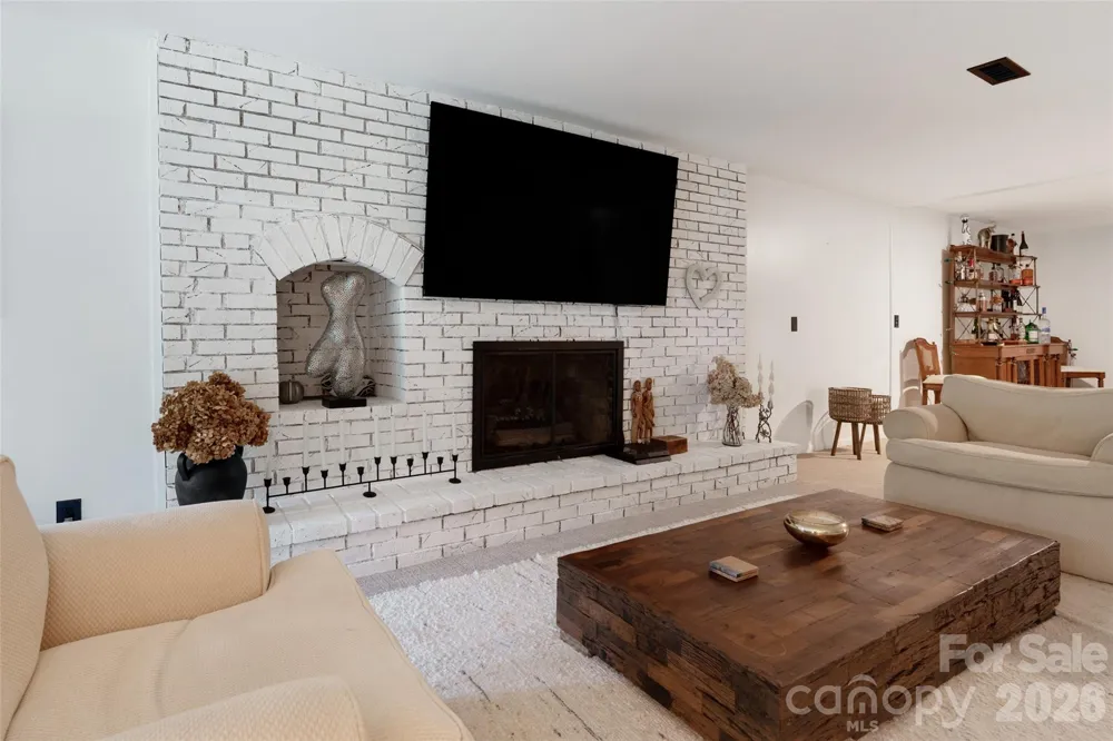 336 Sky Lake Drive Hendersonville, NC 28739