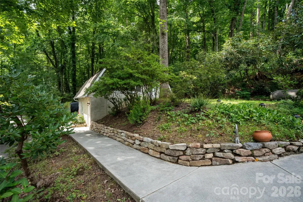 336 Sky Lake Drive Hendersonville, NC 28739