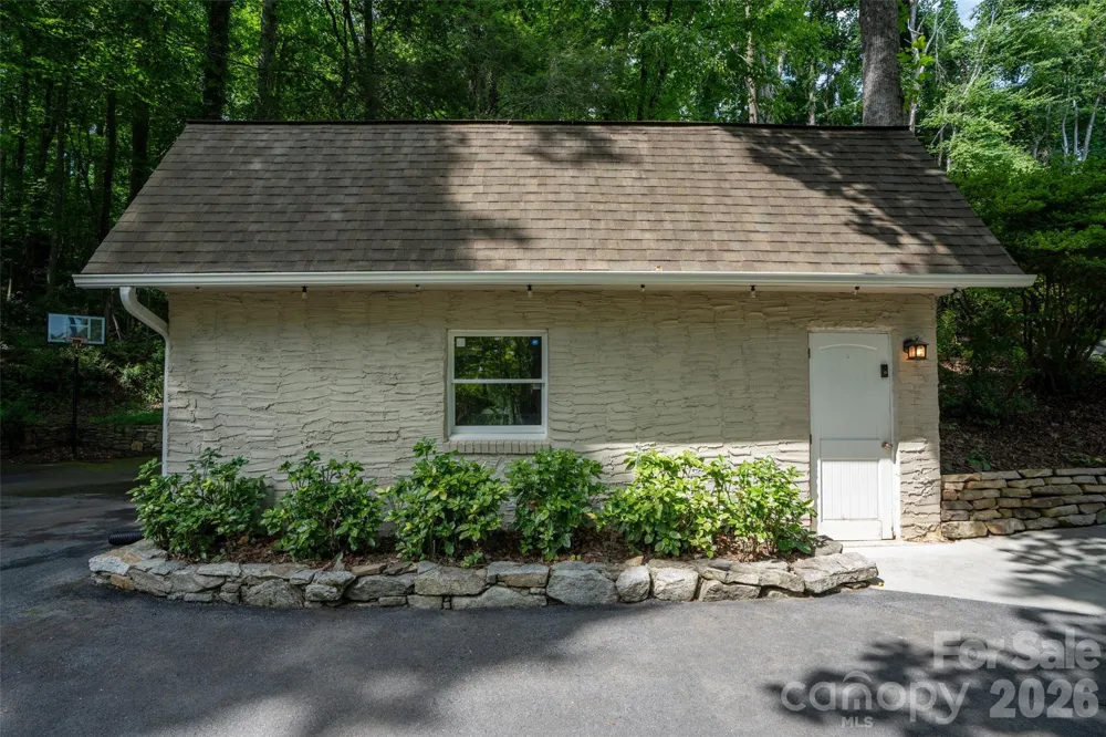 336 Sky Lake Drive Hendersonville, NC 28739