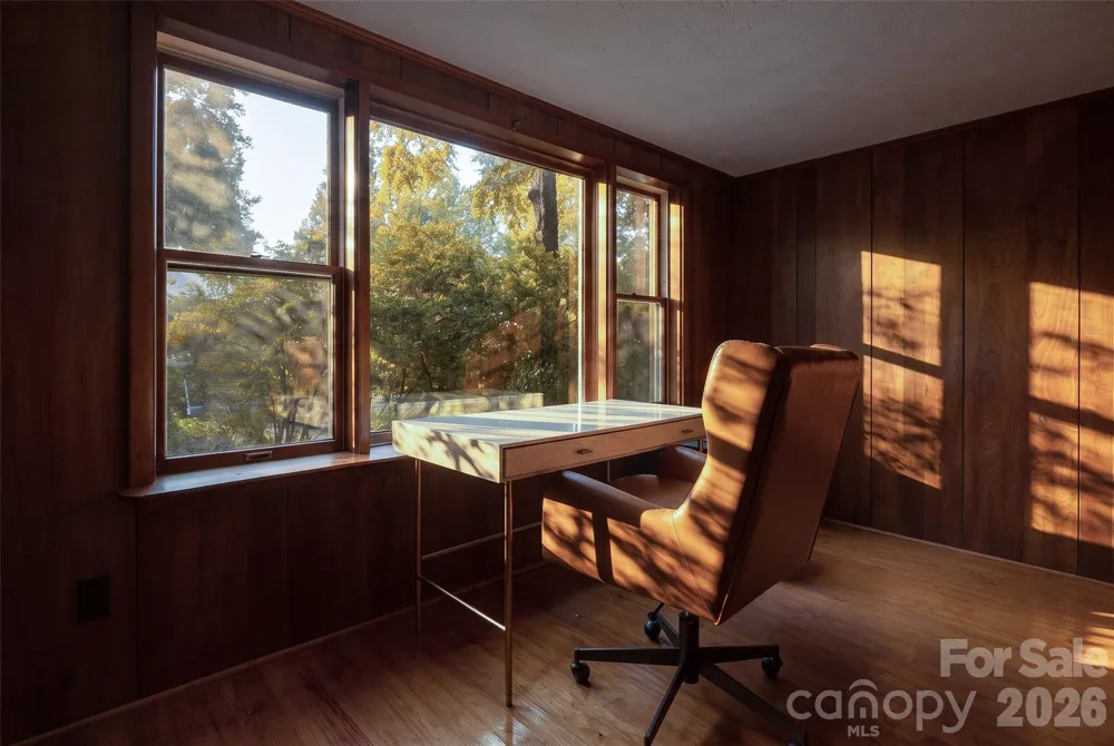 336 Sky Lake Drive Hendersonville, NC 28739