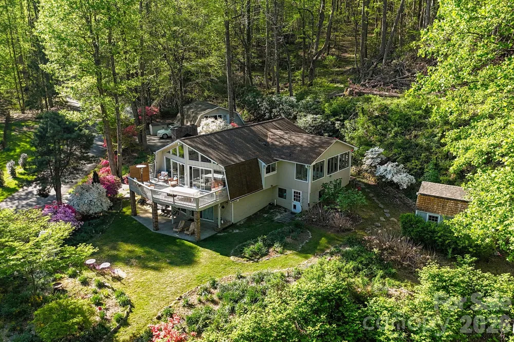 336 Sky Lake Drive Hendersonville, NC 28739