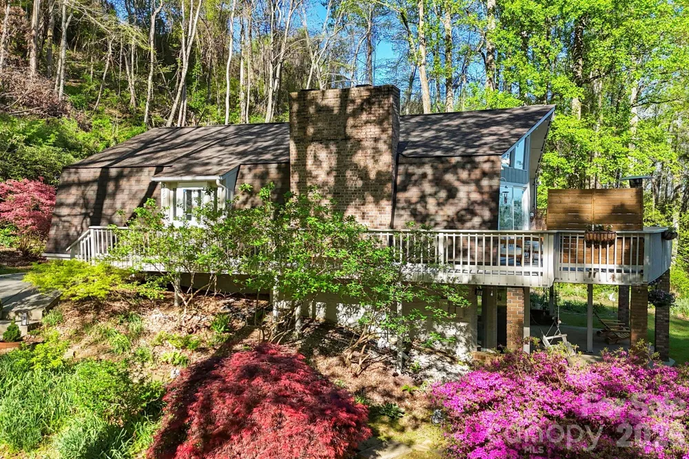 336 Sky Lake Drive Hendersonville, NC 28739