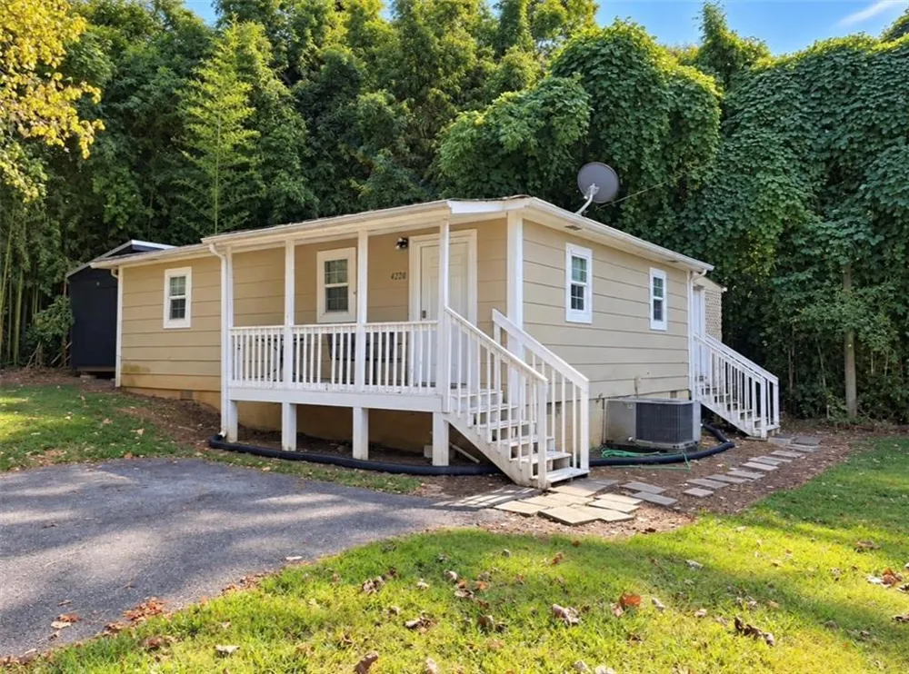 4220 Holland Drive Gainesville, GA 30504