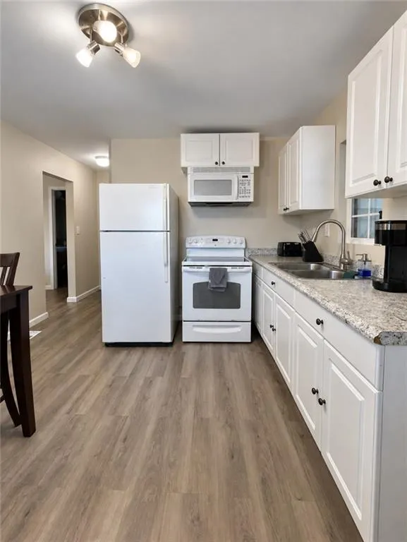 4220 Holland Drive Gainesville, GA 30504