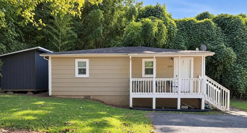 4220 Holland Drive Gainesville, GA 30504