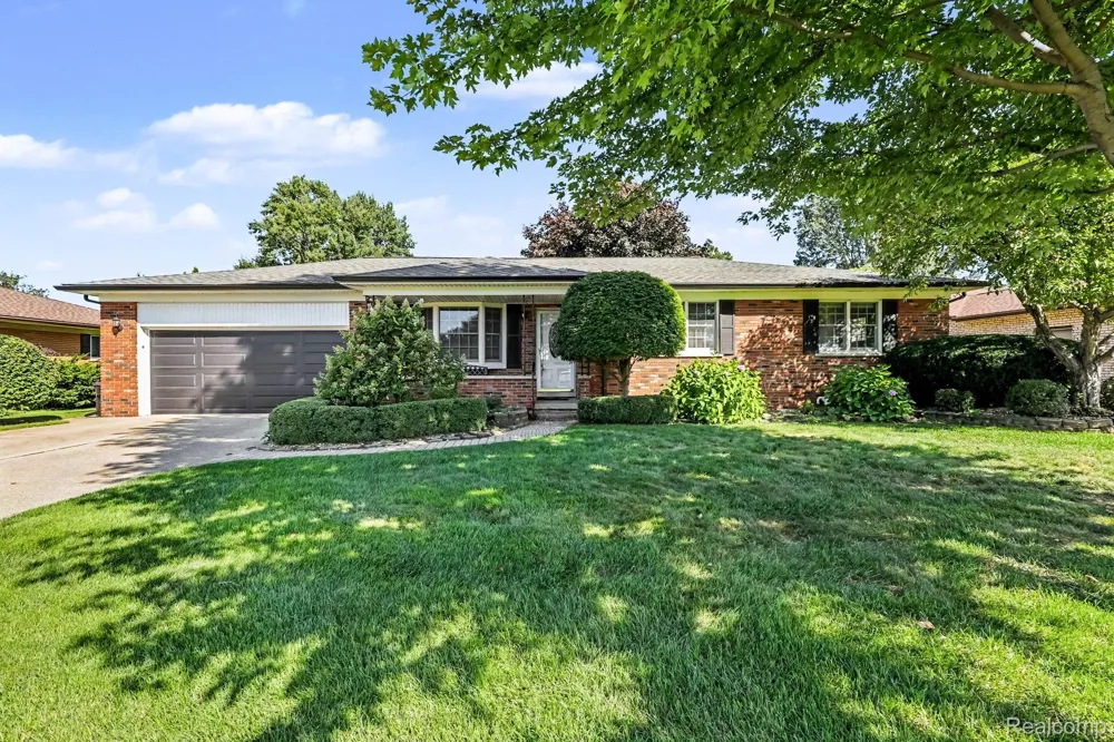 37158 Almont Drive W Sterling Heights City, MI 48310