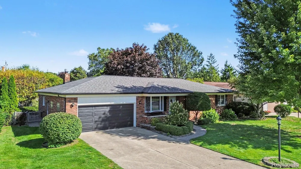 37158 Almont Drive W Sterling Heights City, MI 48310