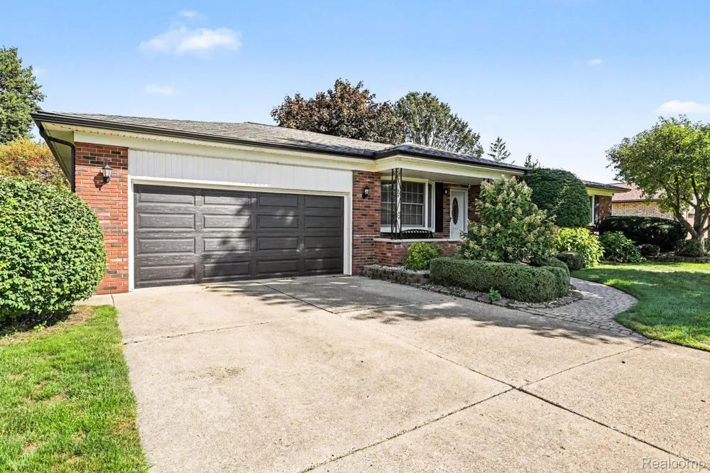 37158 Almont Drive W Sterling Heights City, MI 48310