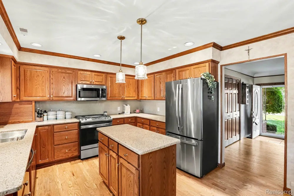 37158 Almont Drive W Sterling Heights City, MI 48310