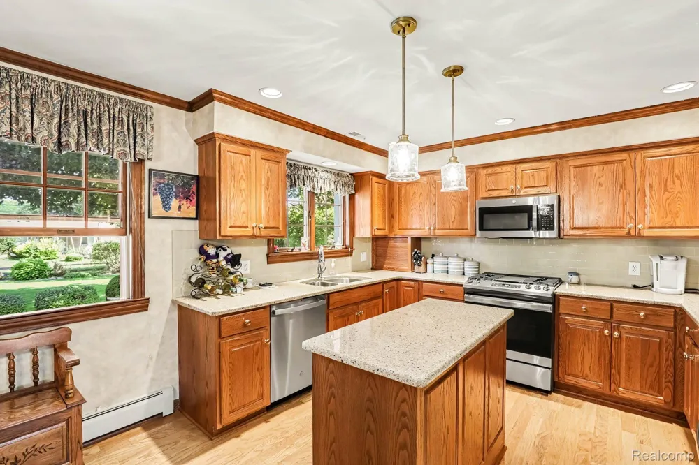 37158 Almont Drive W Sterling Heights City, MI 48310