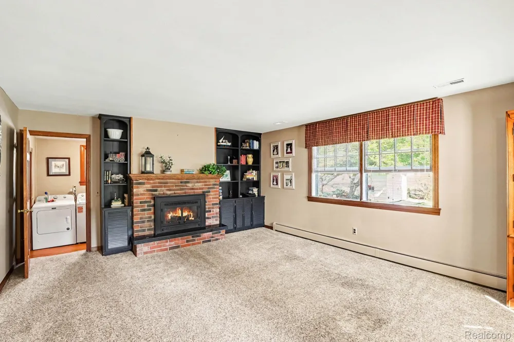 37158 Almont Drive W Sterling Heights City, MI 48310