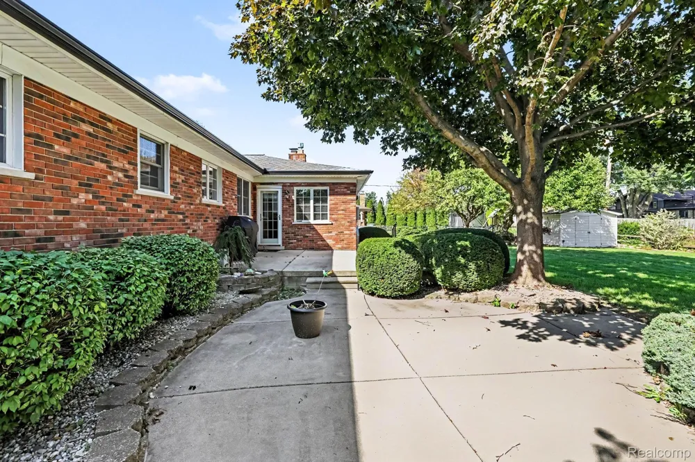 37158 Almont Drive W Sterling Heights City, MI 48310