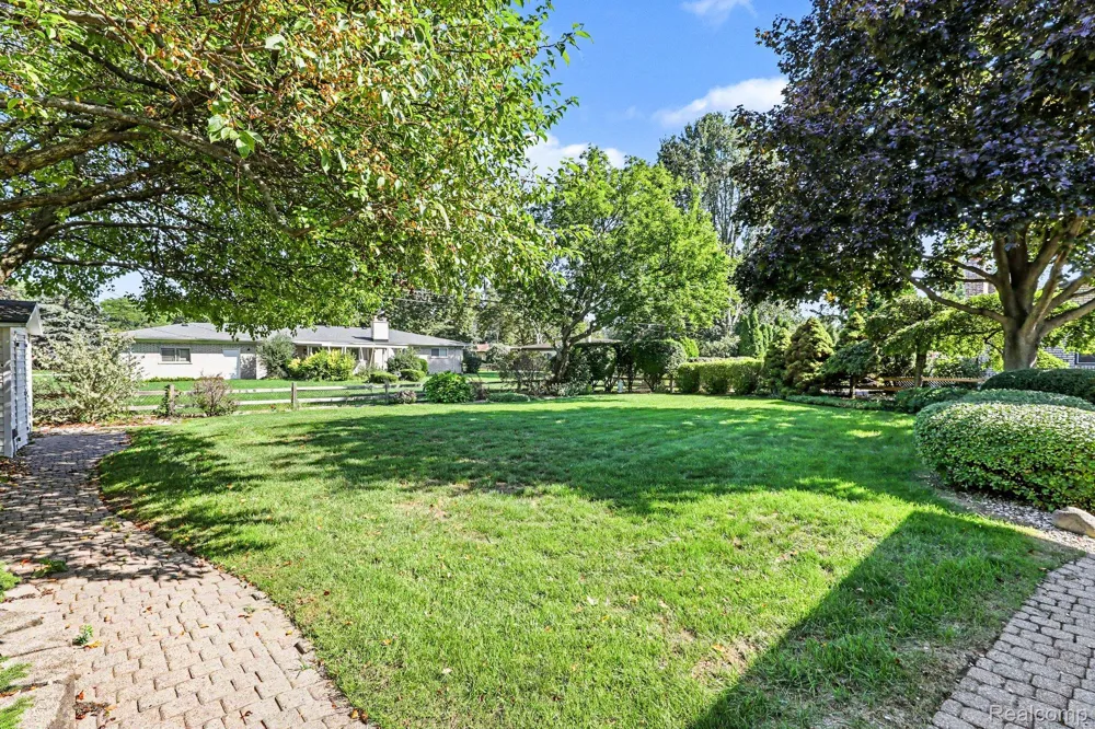 37158 Almont Drive W Sterling Heights City, MI 48310