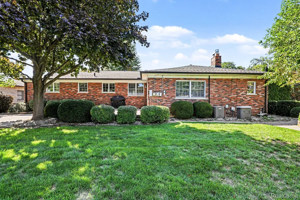 37158 Almont Drive W Sterling Heights City, MI 48310