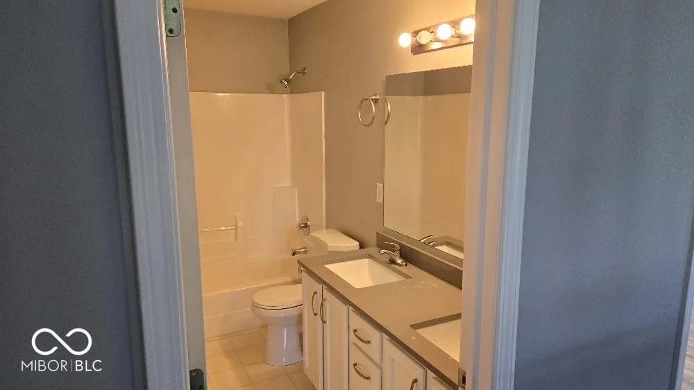 10737 Emery Way Fishers, IN 46037
