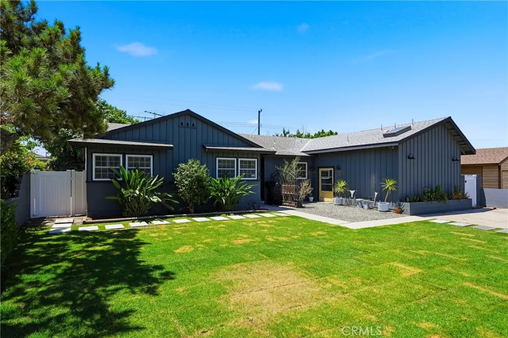 12292 Bluebell Garden Grove, CA 92840