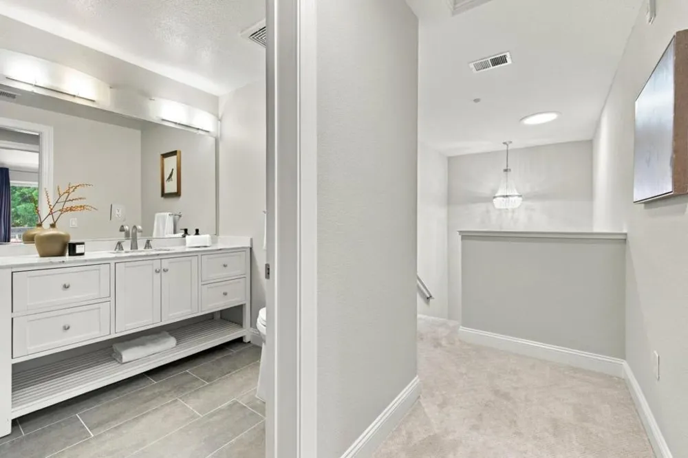 1913 Vida Court Mountain View, CA 94043