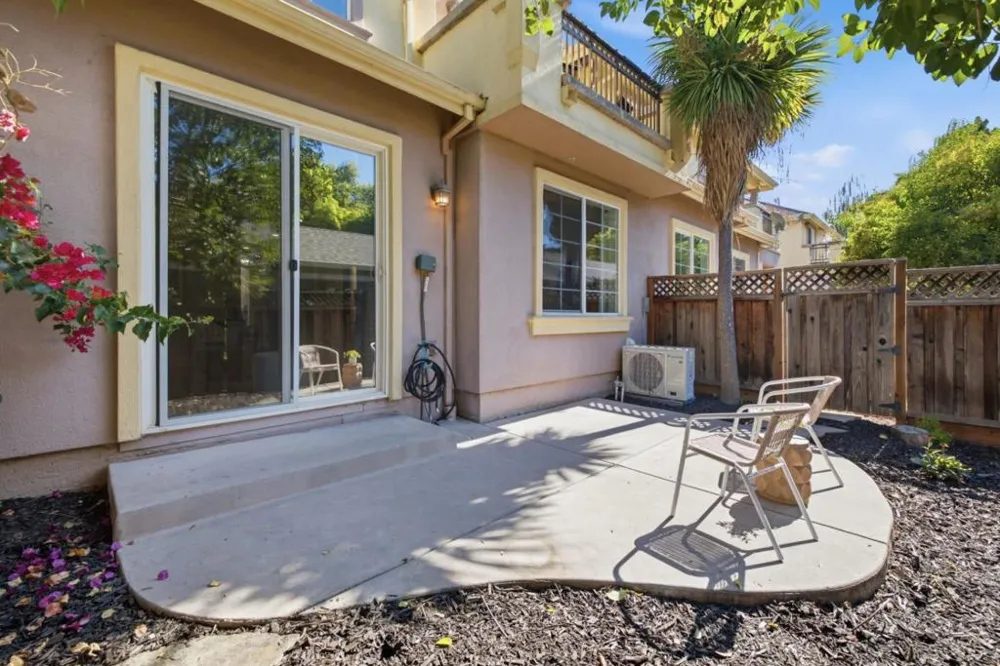 1913 Vida Court Mountain View, CA 94043