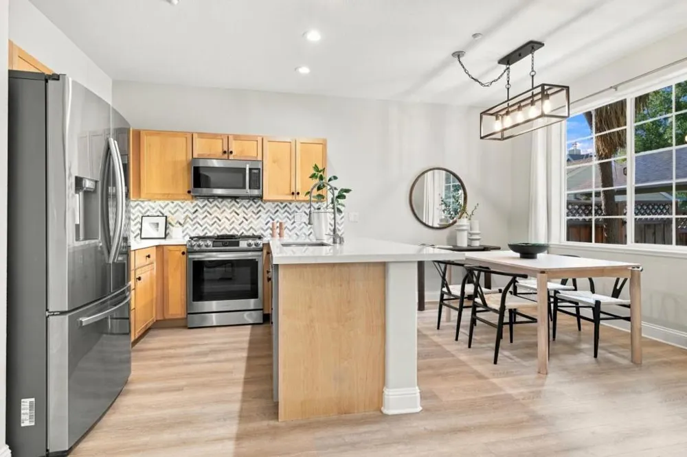 1913 Vida Court Mountain View, CA 94043