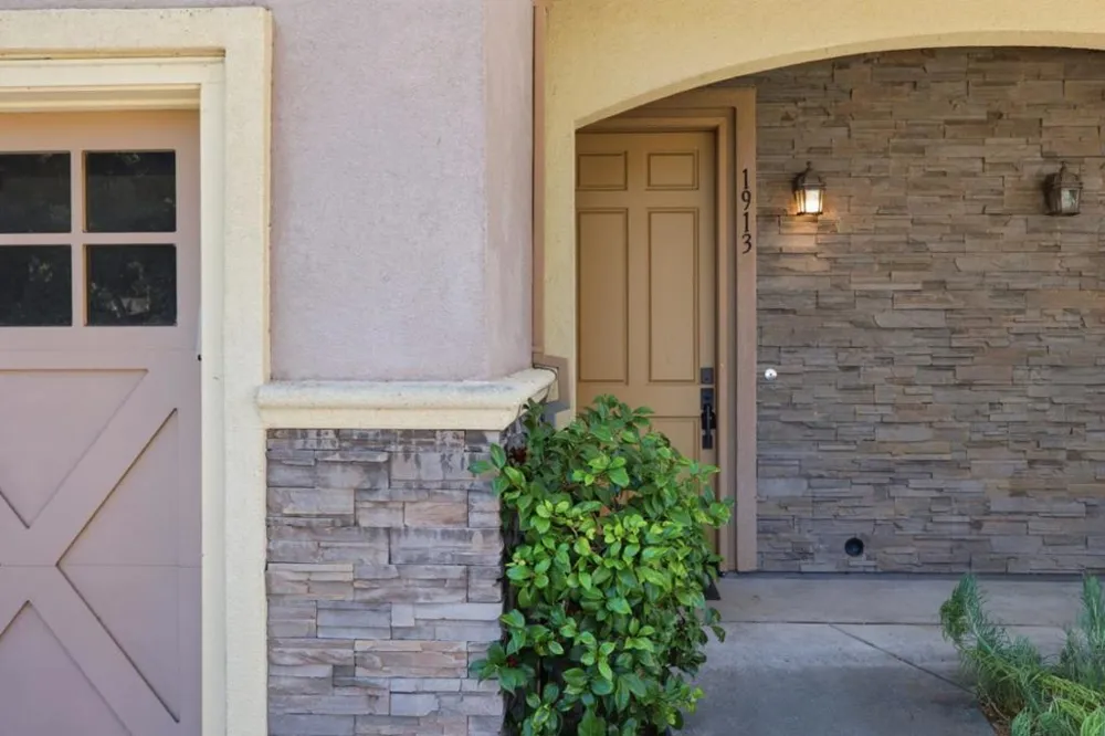 1913 Vida Court Mountain View, CA 94043