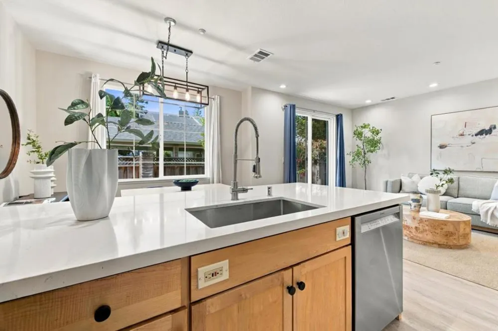 1913 Vida Court Mountain View, CA 94043