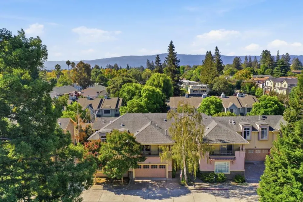 1913 Vida Court Mountain View, CA 94043
