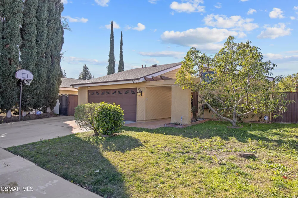 8353 Lurline Avenue Winnetka, CA 91306