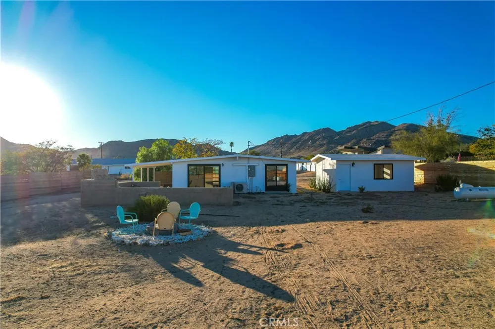 4727 Avenida La Flora Desierta Joshua Tree, CA 92252