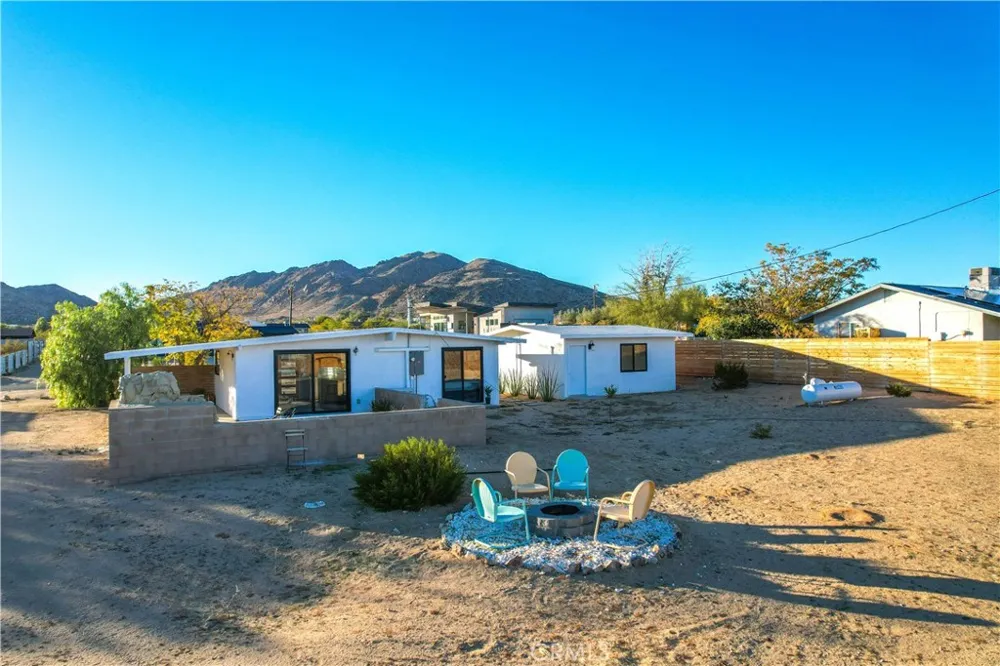 4727 Avenida La Flora Desierta Joshua Tree, CA 92252