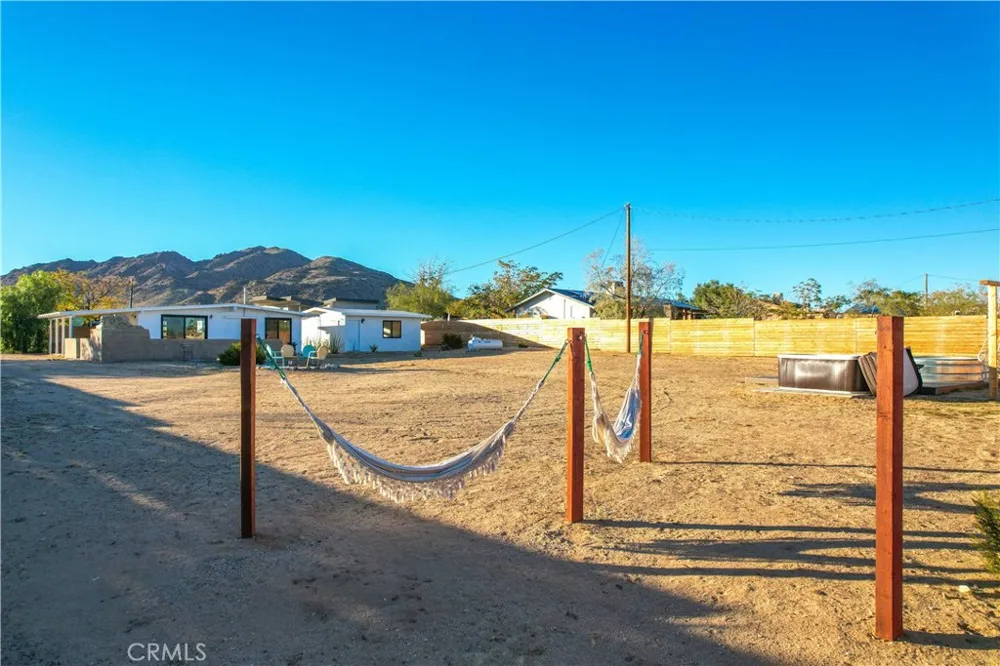 4727 Avenida La Flora Desierta Joshua Tree, CA 92252