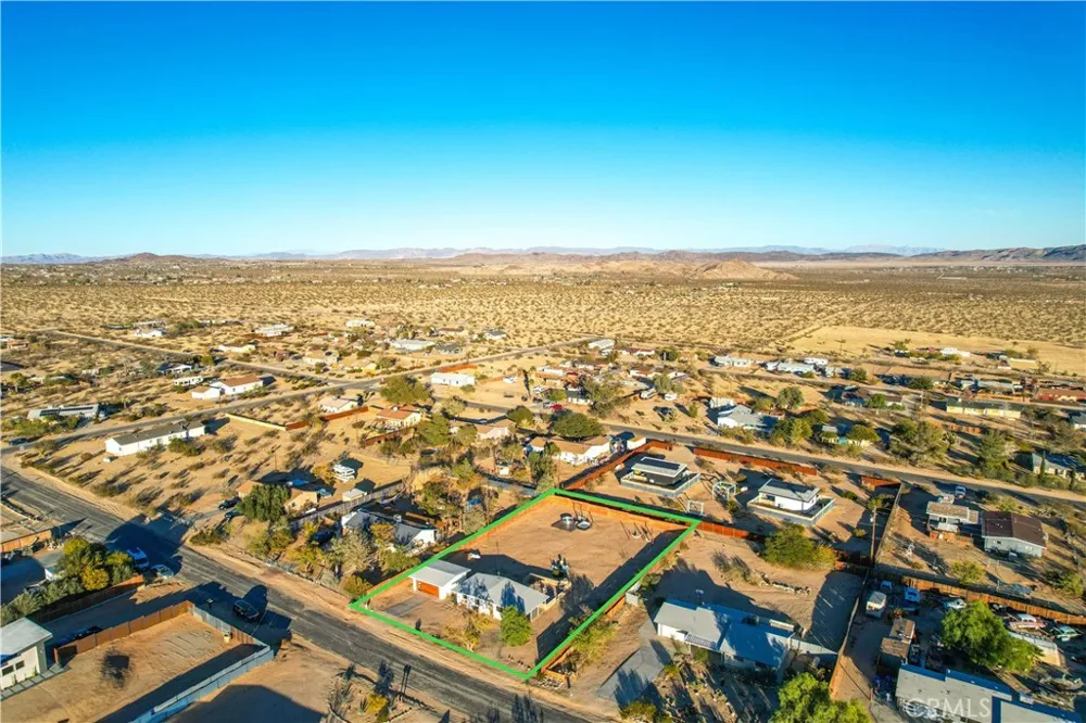 4727 Avenida La Flora Desierta Joshua Tree, CA 92252