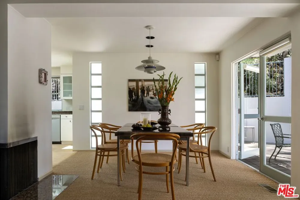 9421 Lloydcrest Drive Los Angeles, CA 90210