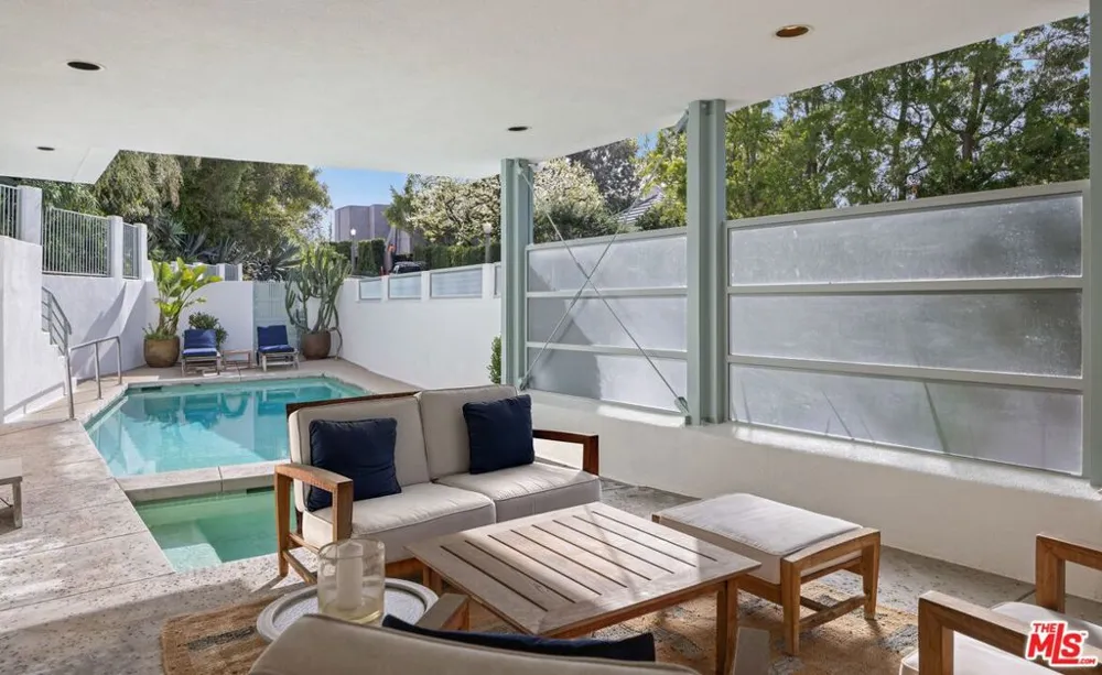 9421 Lloydcrest Drive Los Angeles, CA 90210