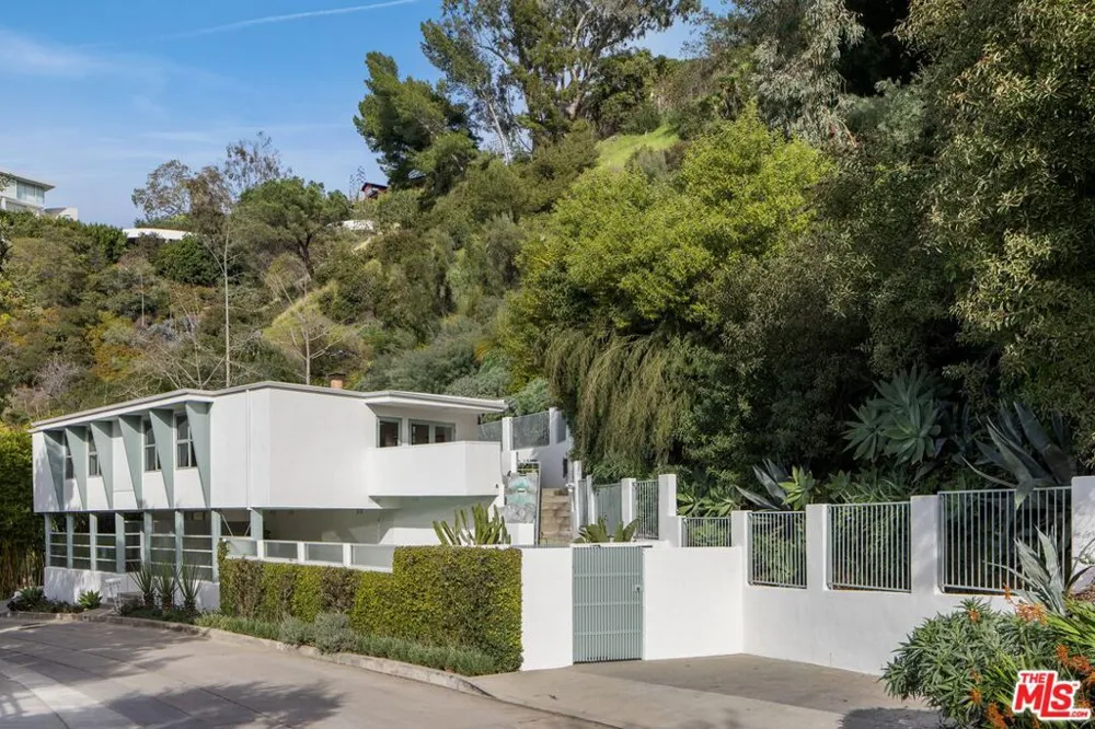 9421 Lloydcrest Drive Los Angeles, CA 90210