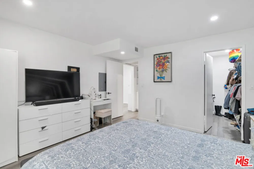 8106 Summertime Lane Culver City, CA 90230