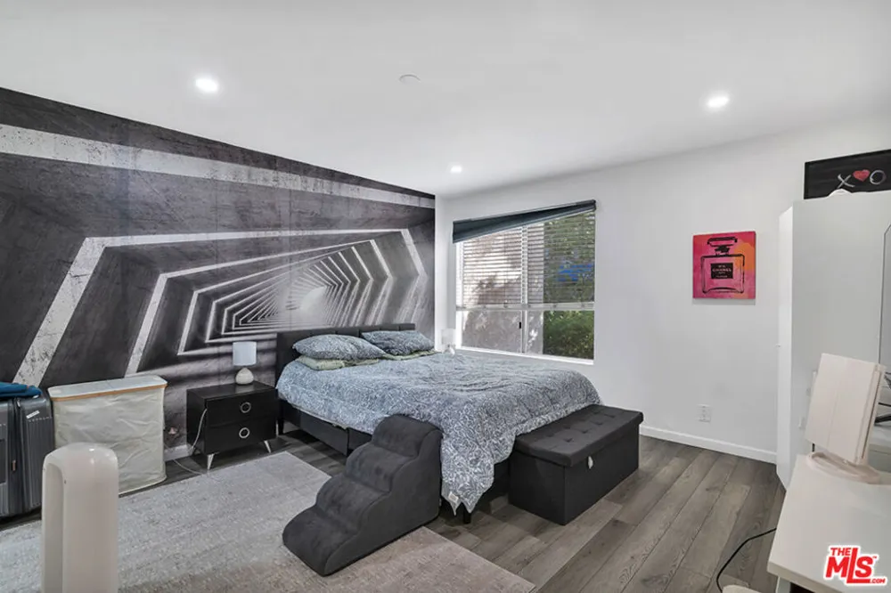 8106 Summertime Lane Culver City, CA 90230