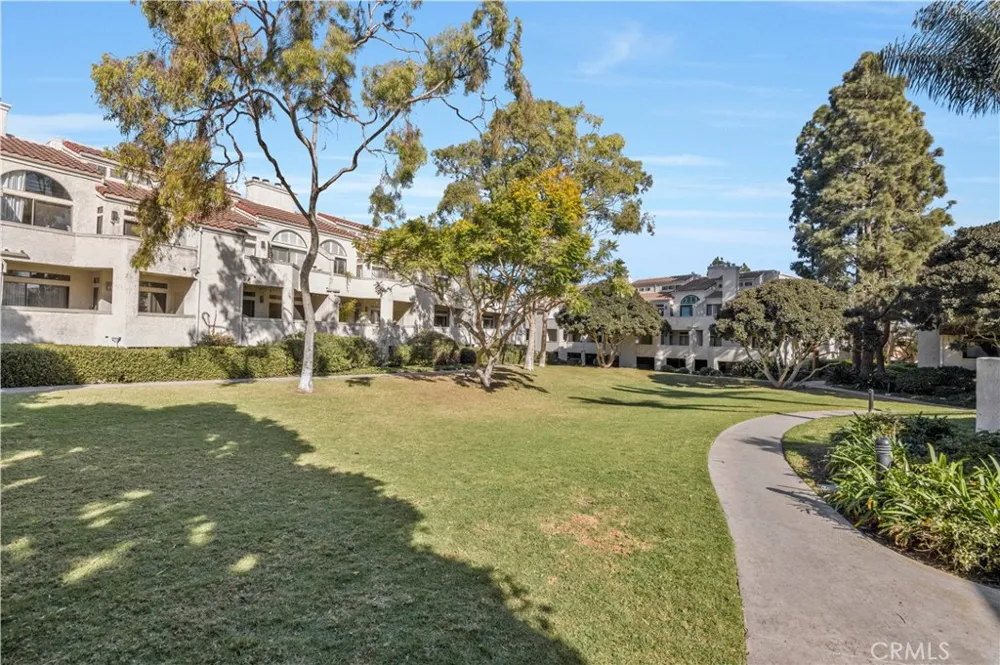 5101 Tortuga Drive #205 Huntington Beach, CA 92649