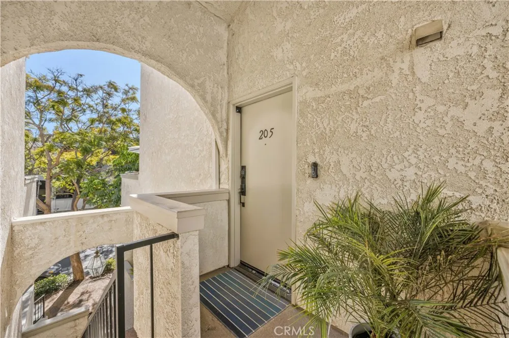 5101 Tortuga Drive #205 Huntington Beach, CA 92649