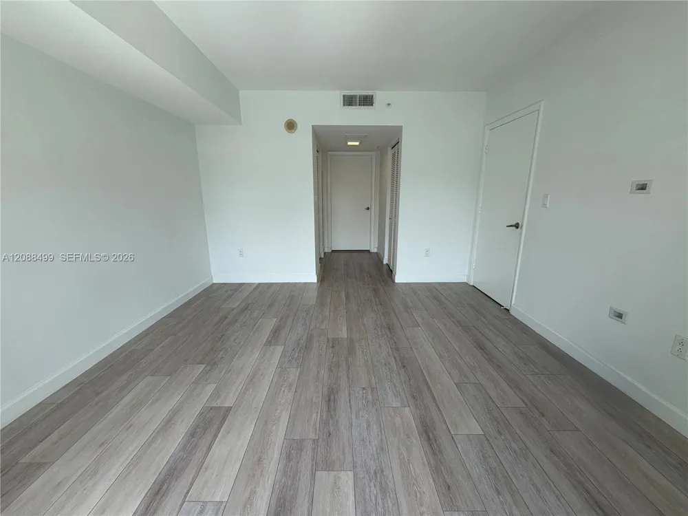 1800 Bayshore Dr #1608 Miami, FL 33132