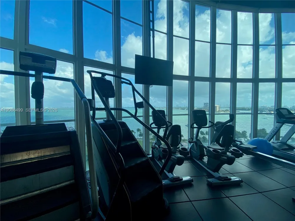 1800 Bayshore Dr #1608 Miami, FL 33132