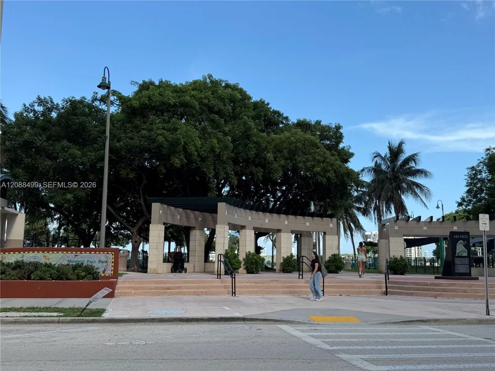 1800 Bayshore Dr #1608 Miami, FL 33132